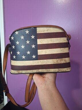 Crossbody Bag with Vintage American Flag Print - Brown/Blue